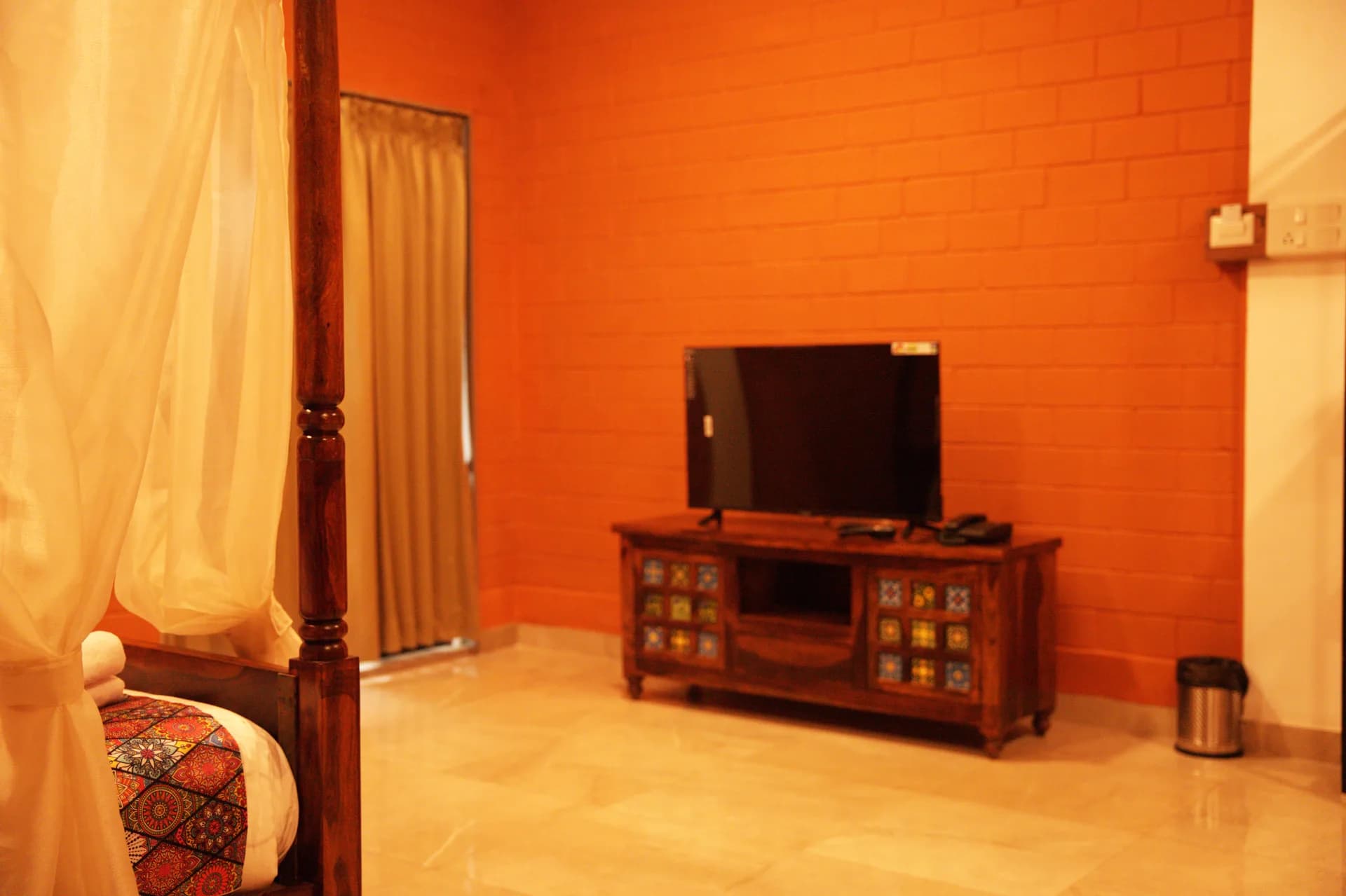 Deluxe Room with Balcony Detail